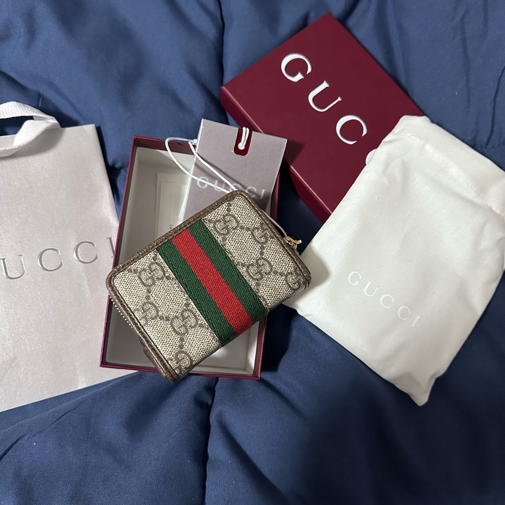 Authentic Gucci card case with playing card set - Picture 2 of 6